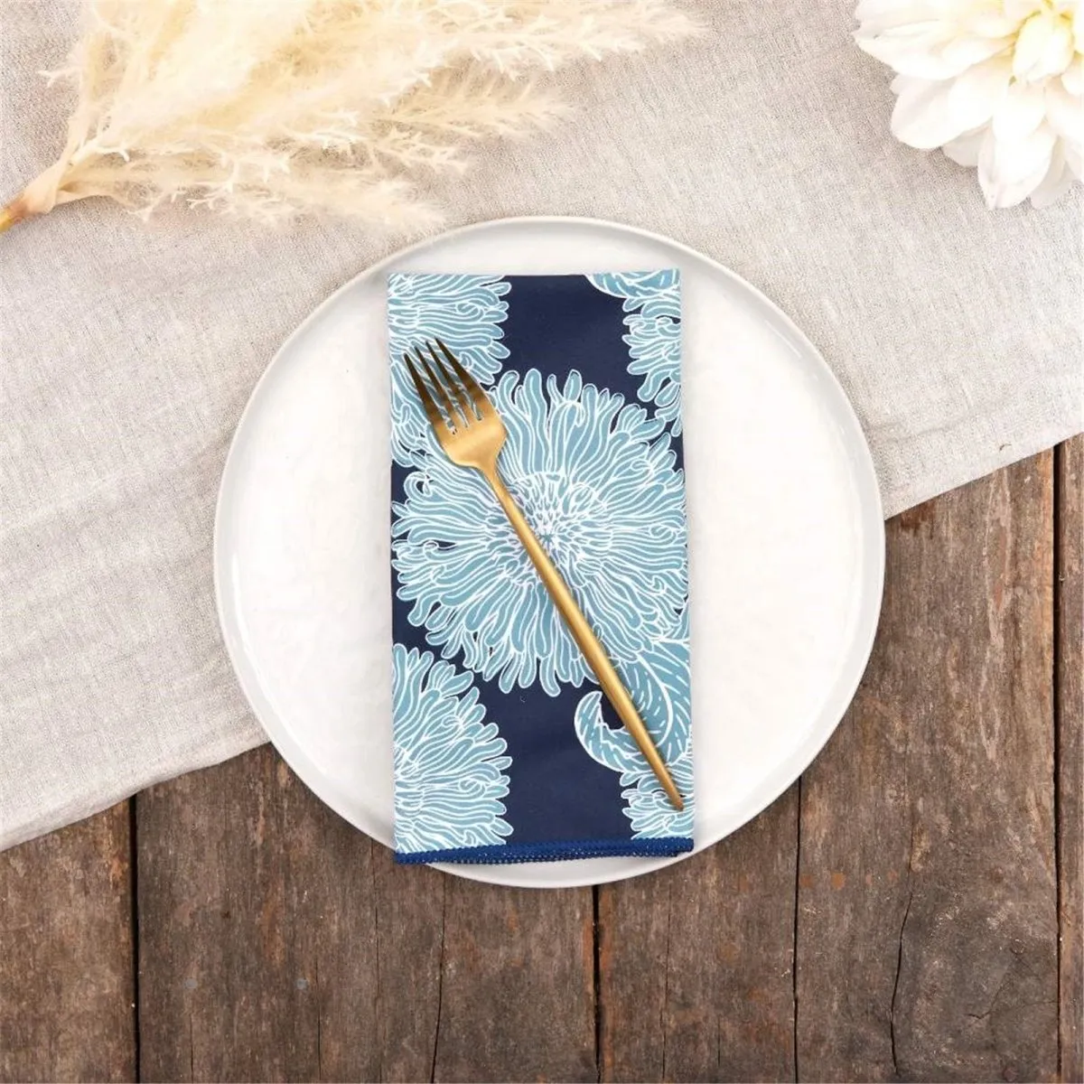 Chrysanthemum Flower blu Dinner Napkin