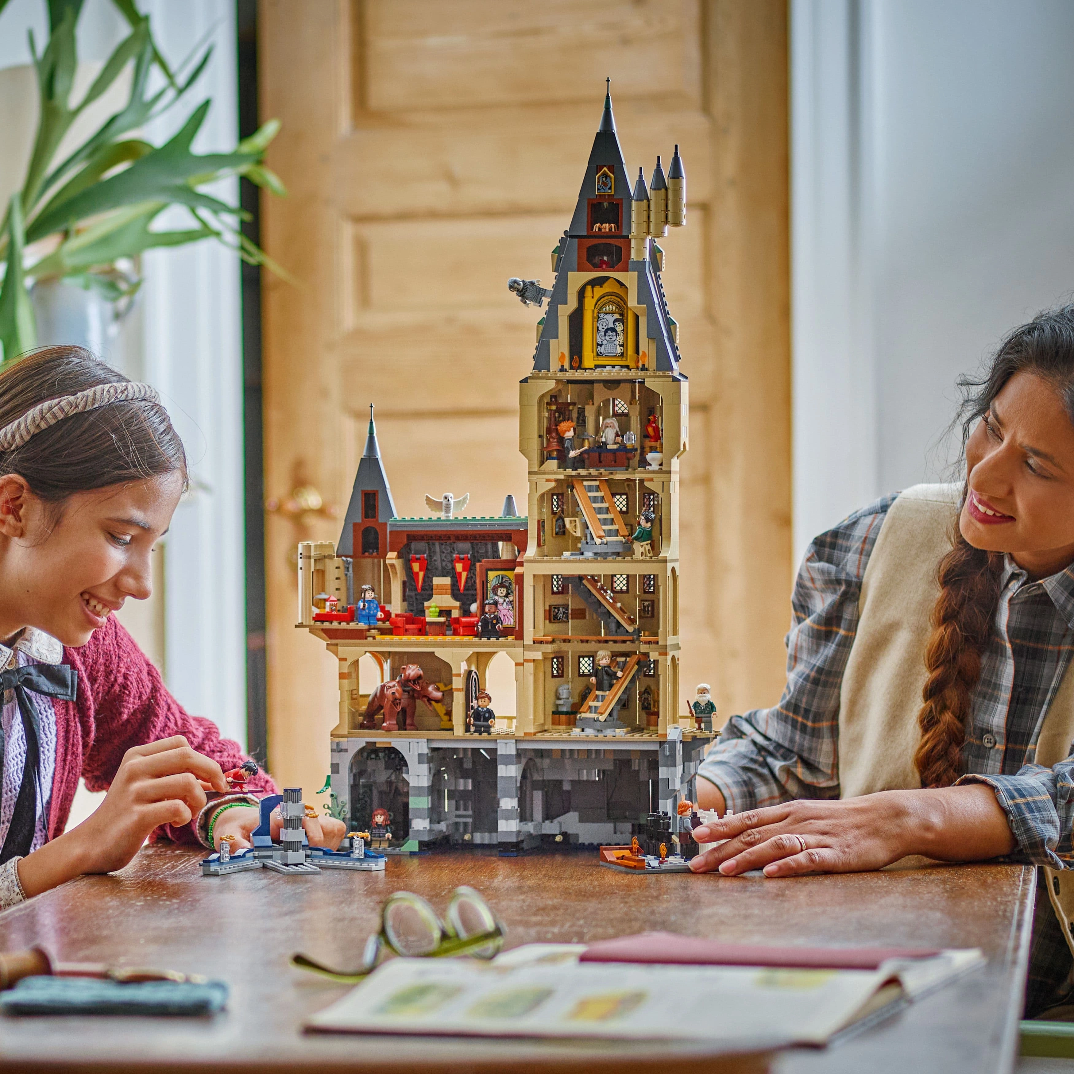 Lego Harry Potter 76454 Hogwarts Castle: The Main Tower for Ages 10 