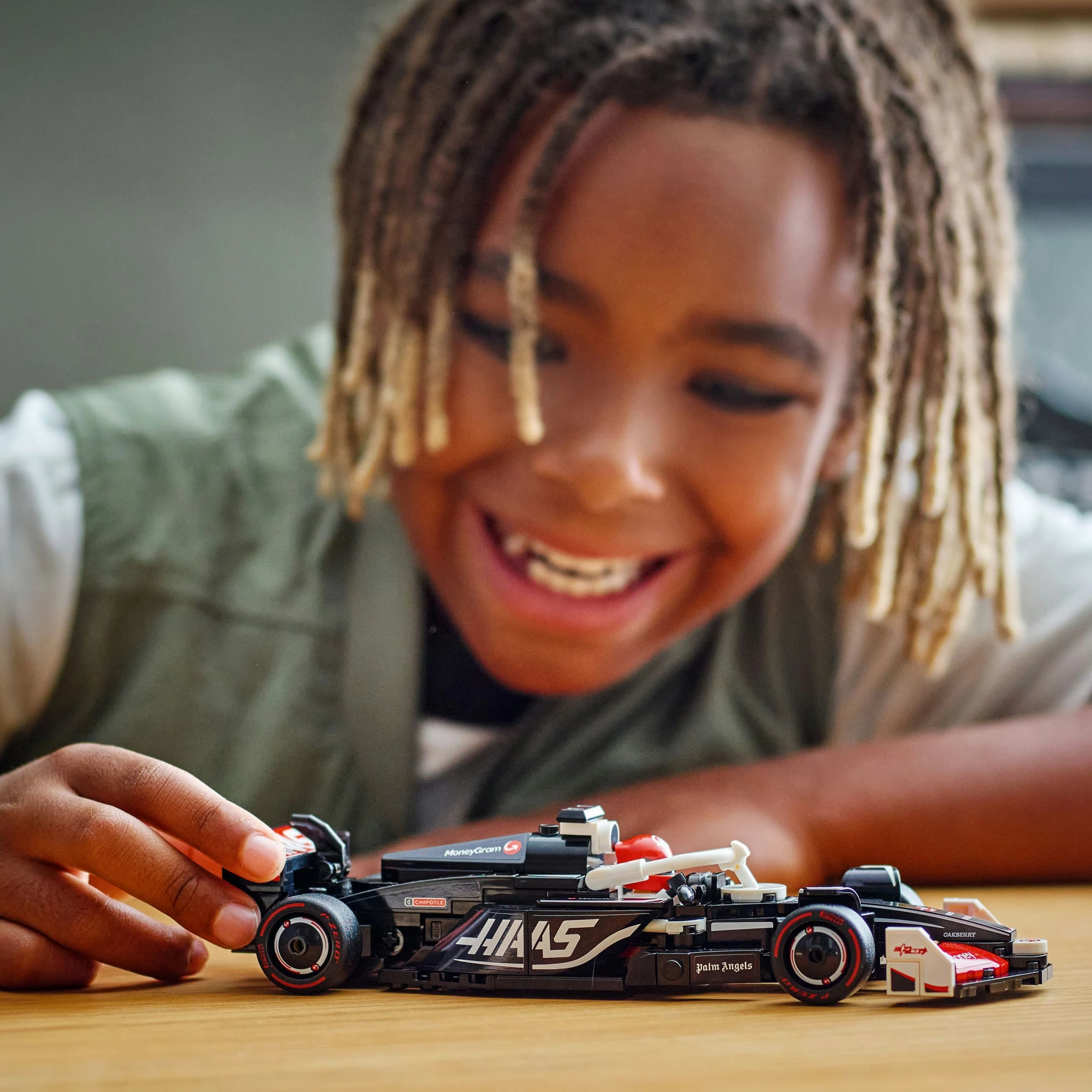 Lego Speed Champions 77250 MoneyGram Haas F1 Team VF-24 Race Car 10 