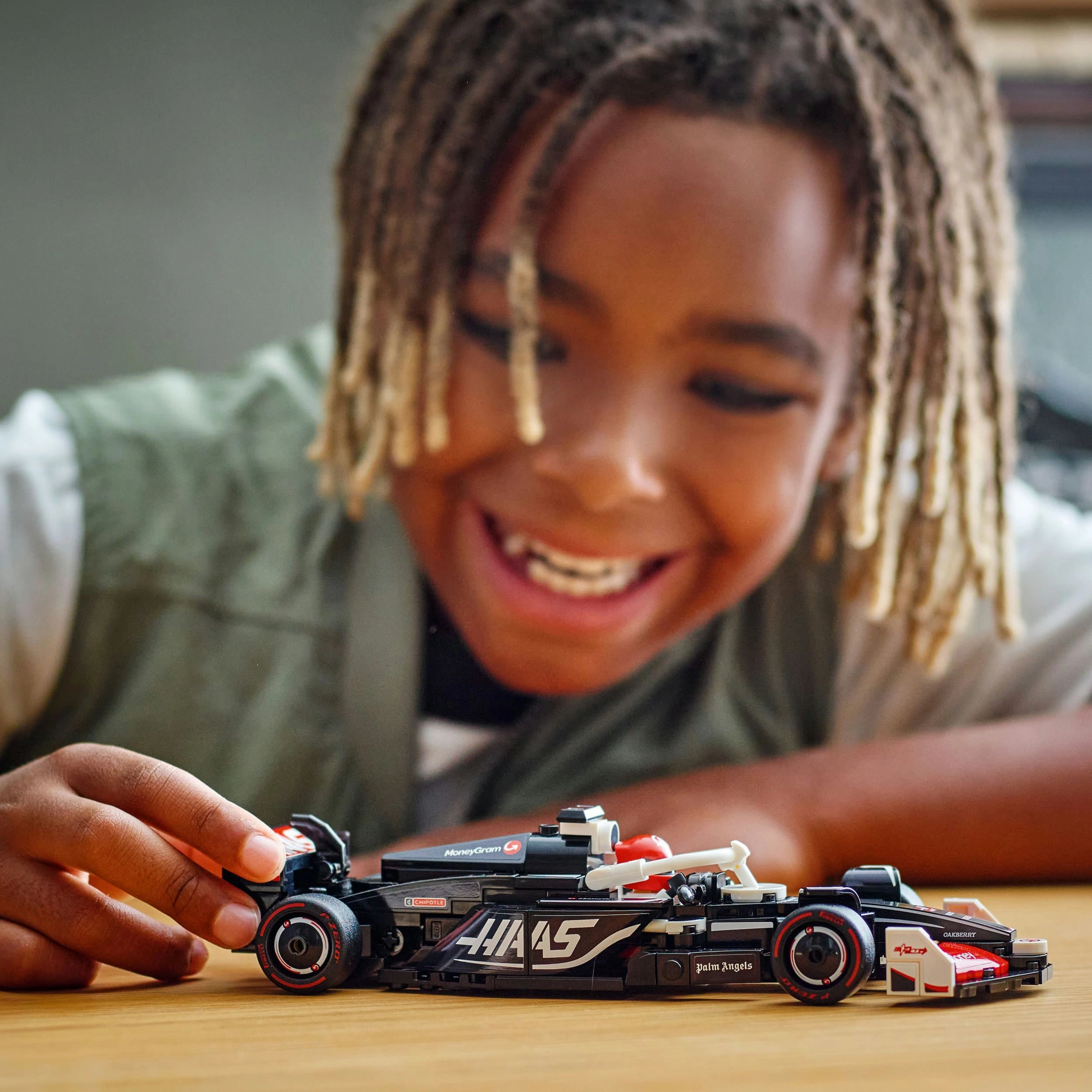 Lego Speed Champions 77250 MoneyGram Haas F1 Team VF-24 Race Car 10 