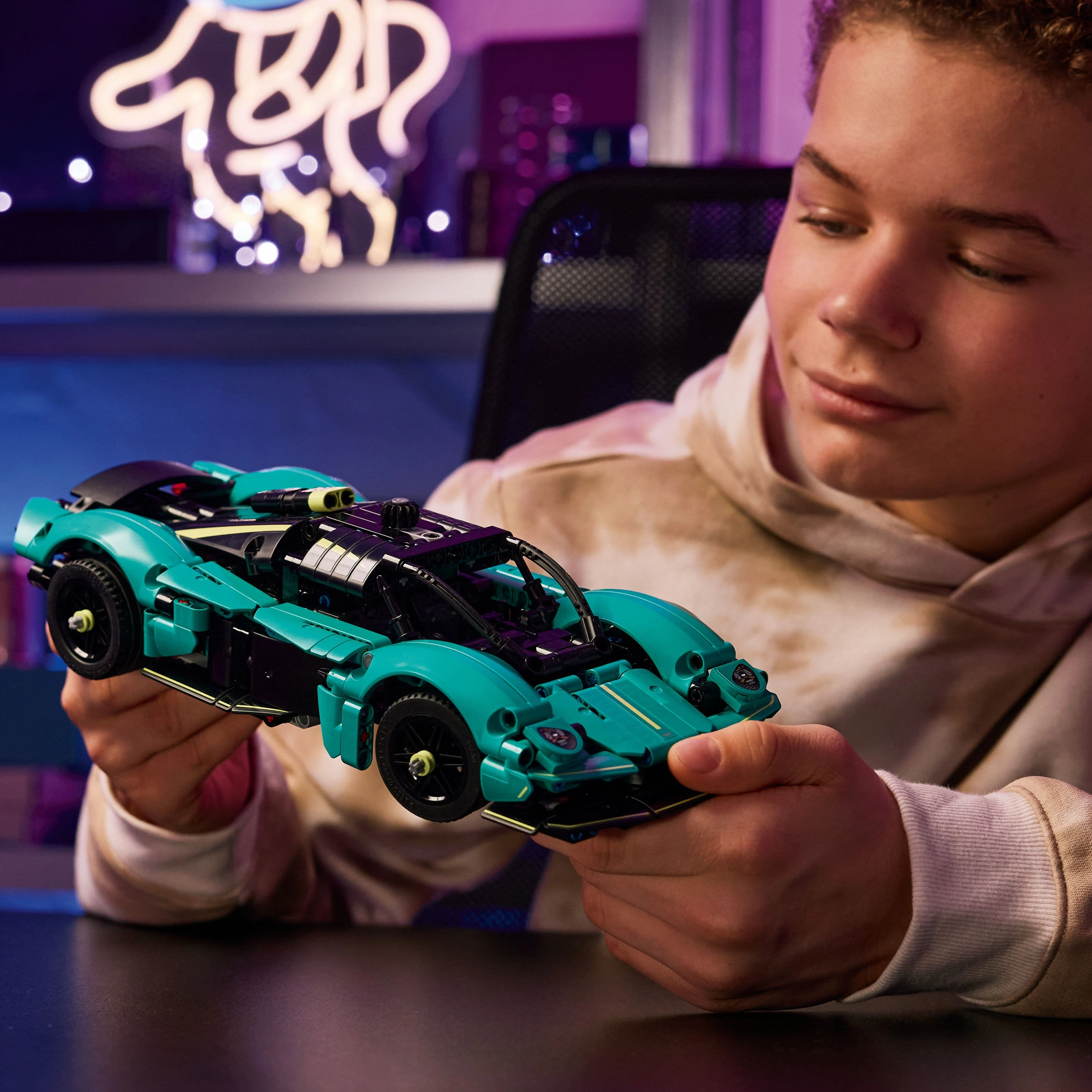 Lego Technic 42208 Aston Martin Valkyrie Building Set for Ages 9 & Up