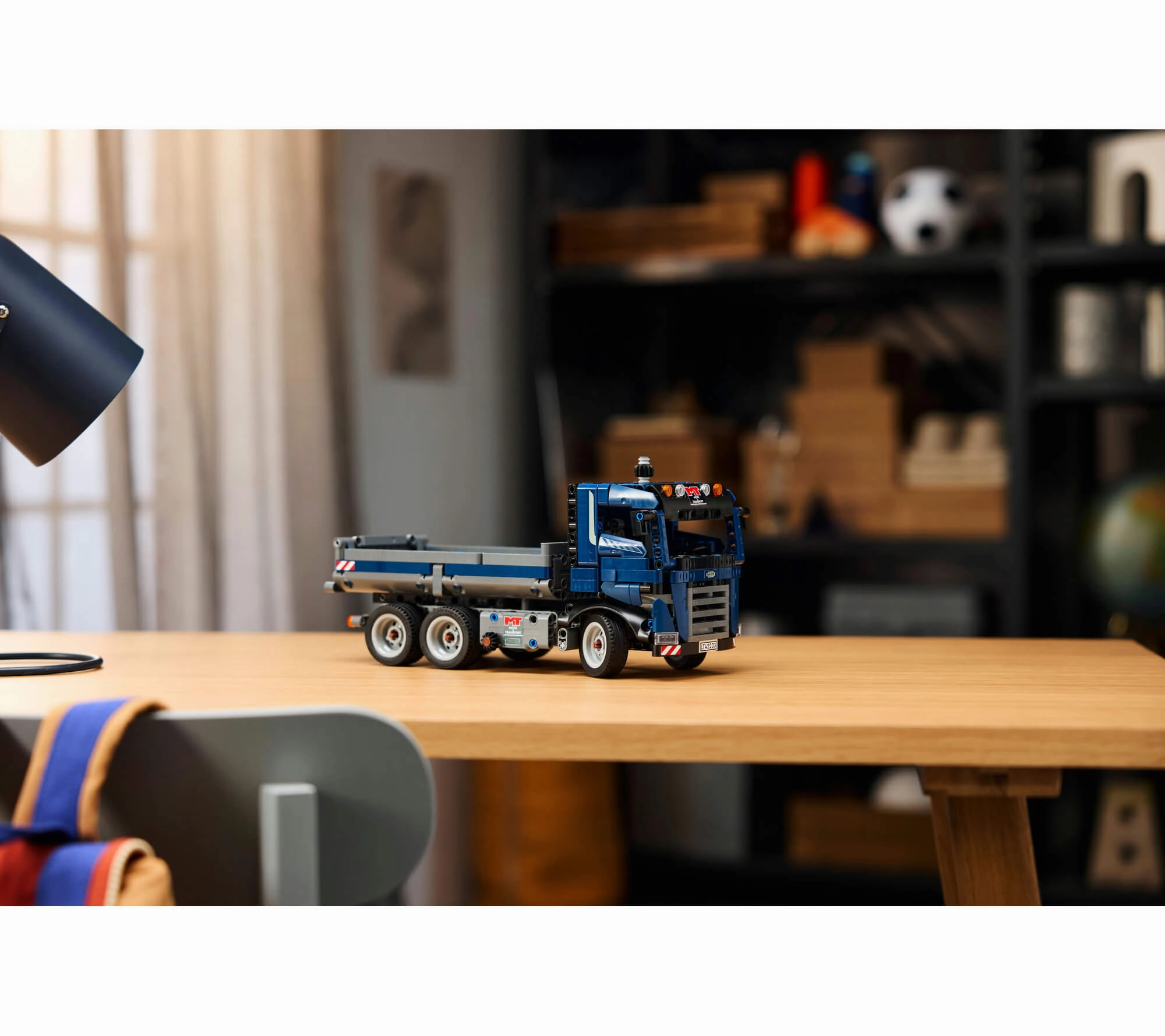 LEGO Technic 462-Piece Tipping Dump Truck Toy - Blue