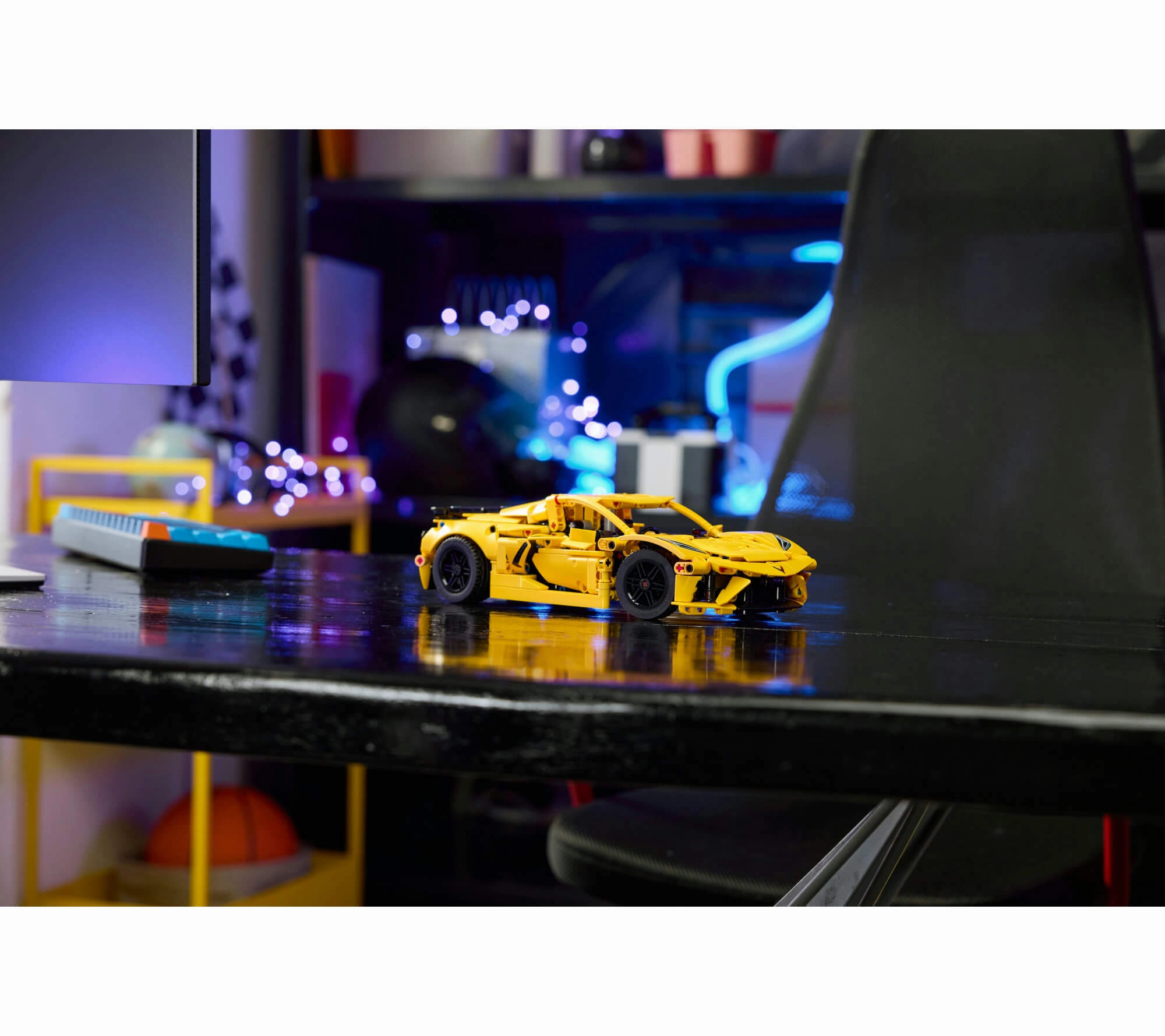 LEGO Technic Chevrolet Corvette Stingray 732-Piece Model Kit