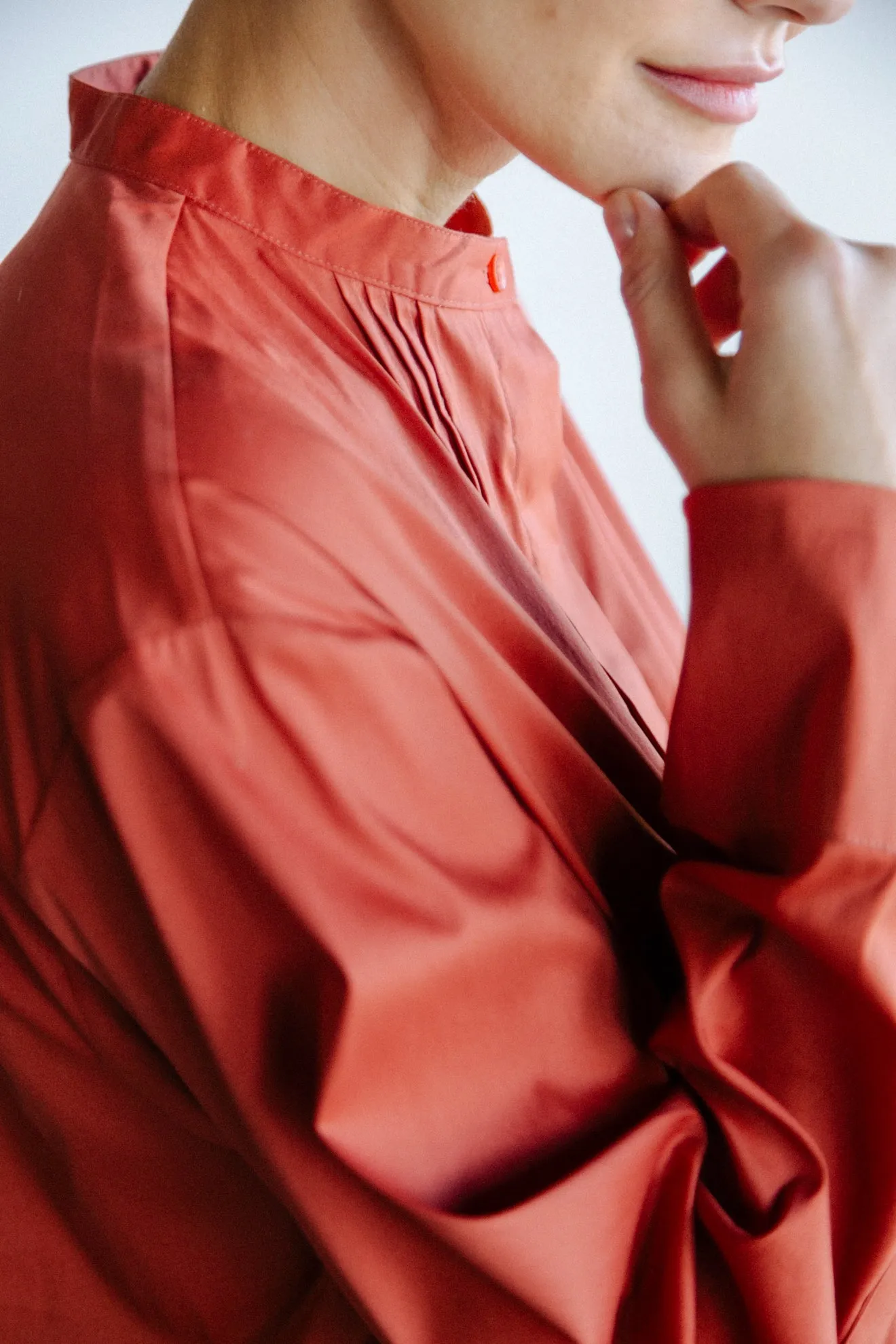 MARI PLEATED TUNIC BLOUSE IN ITALIAN COTTON STRETCH