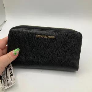 Michael Kors Bags Wristlet Designer By Michael Kors, Size: Medium