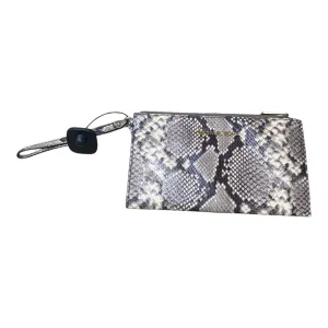 Michael Kors Bags Wristlet Designer By Michael Kors, Size: Medium