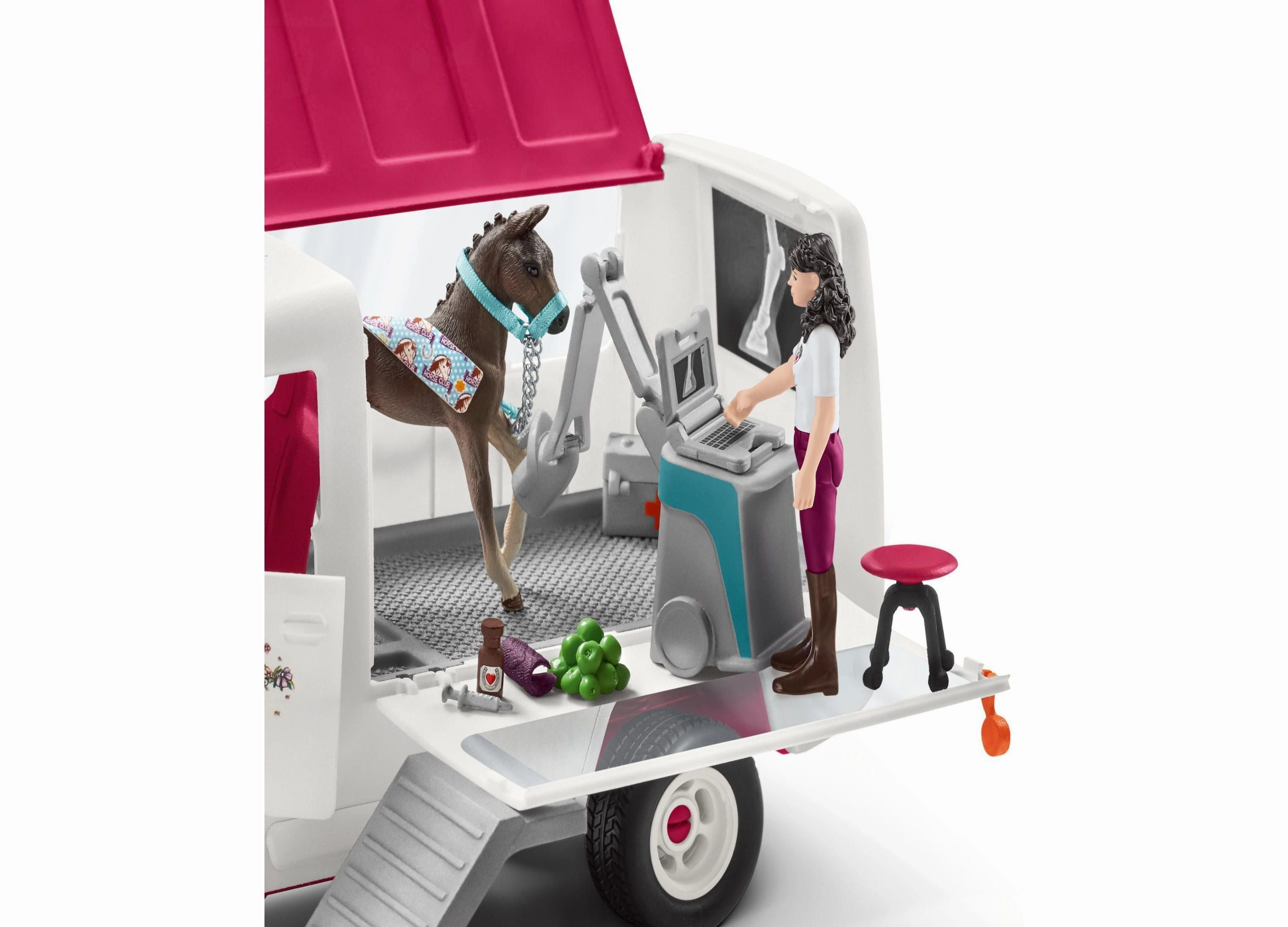 Schleich Horse Club Mobile Vet Playset with Hanoverian Foal