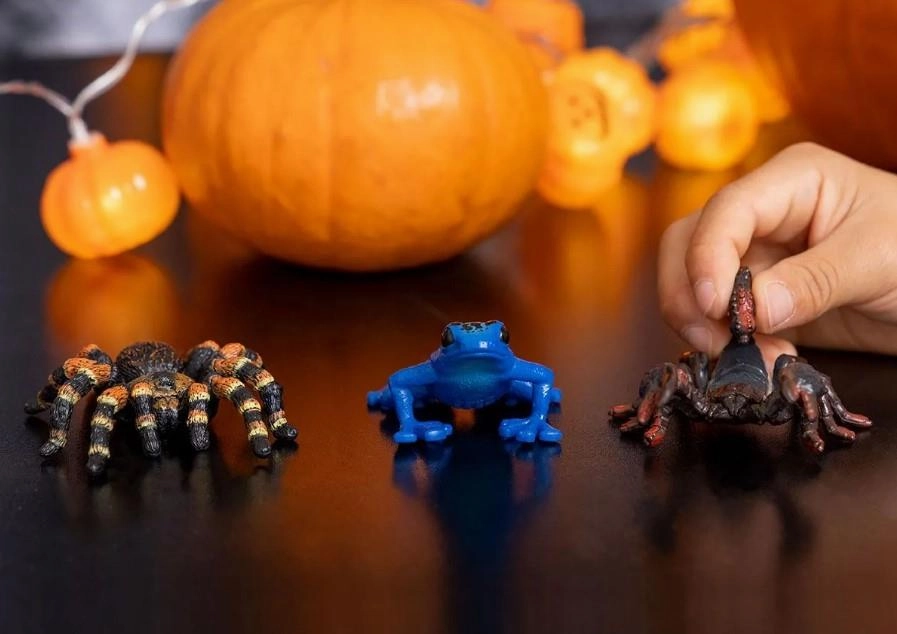 Schleich Wild Life 14864 Blue Poison Dart Frog Figurine for Age 3 & Up