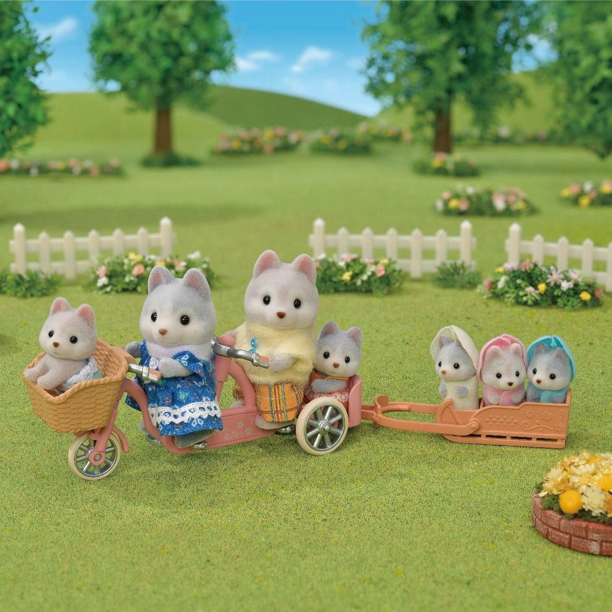 Sylvanian Families Husky Family Toy Playset for Ages 3 and Up