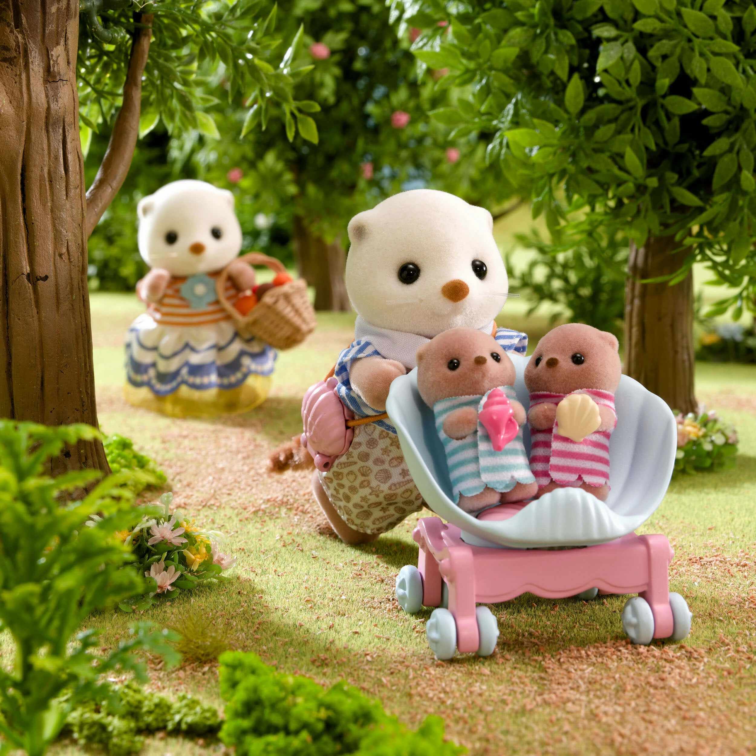 Sylvanian Families Sea Otter Family Toy Playset for Ages 3 and Up