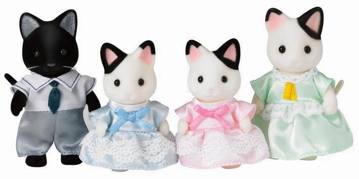 Sylvanian Families Tuxedo Cat Family Toy Playset for Ages 3 and Up