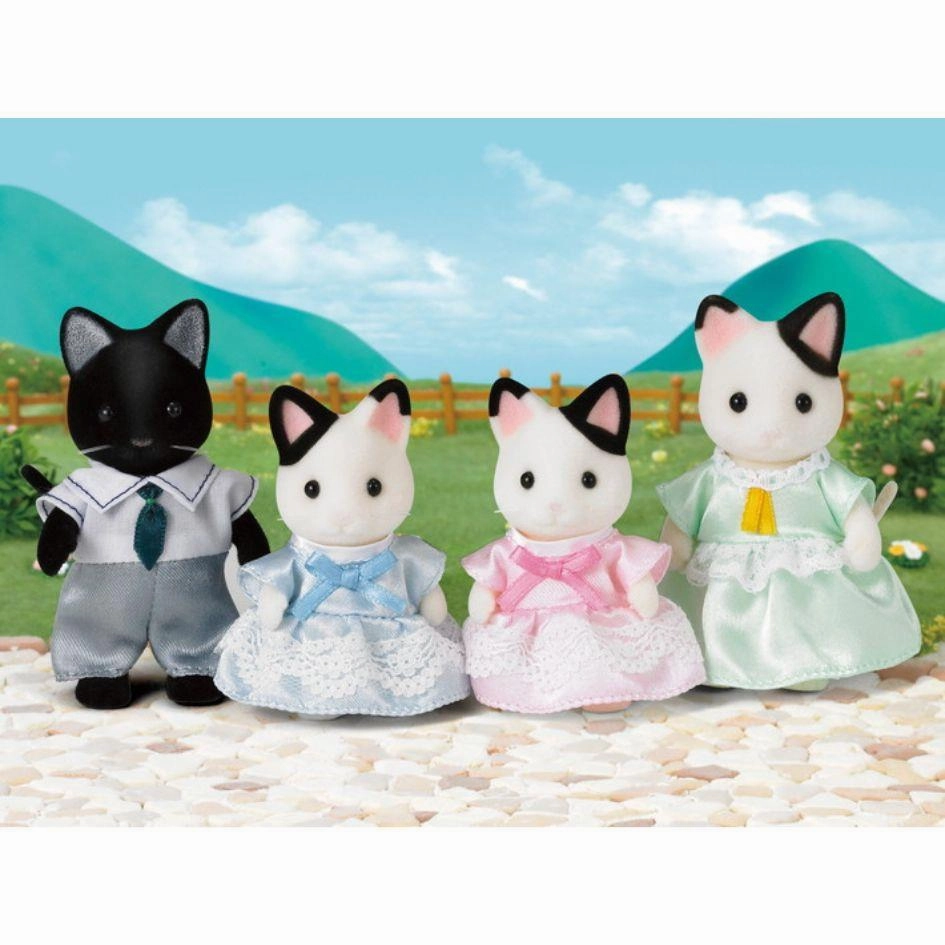 Sylvanian Families Tuxedo Cat Family Toy Playset for Ages 3 and Up