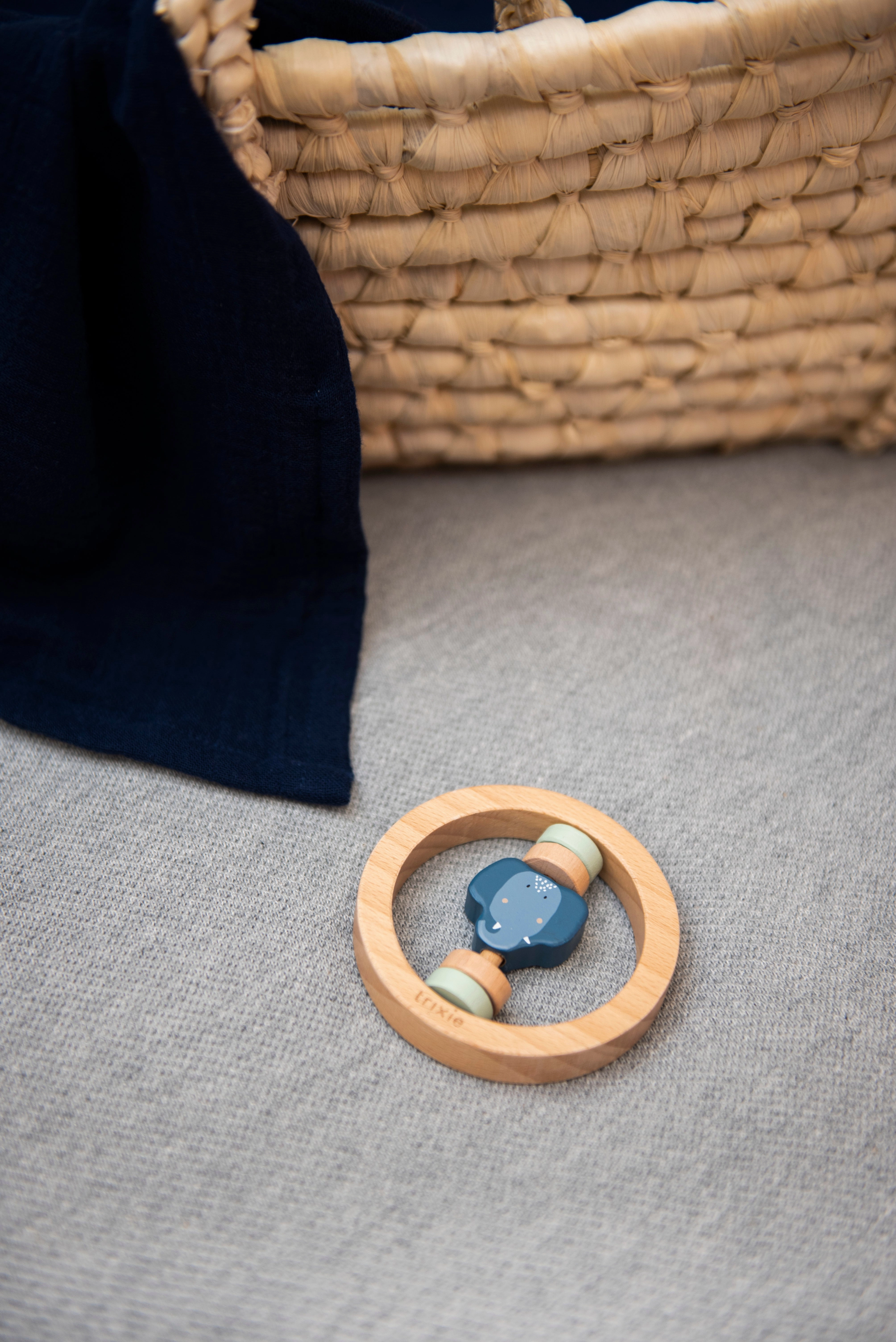 Trixie:Wooden round rattle - Mrs. Elephant
