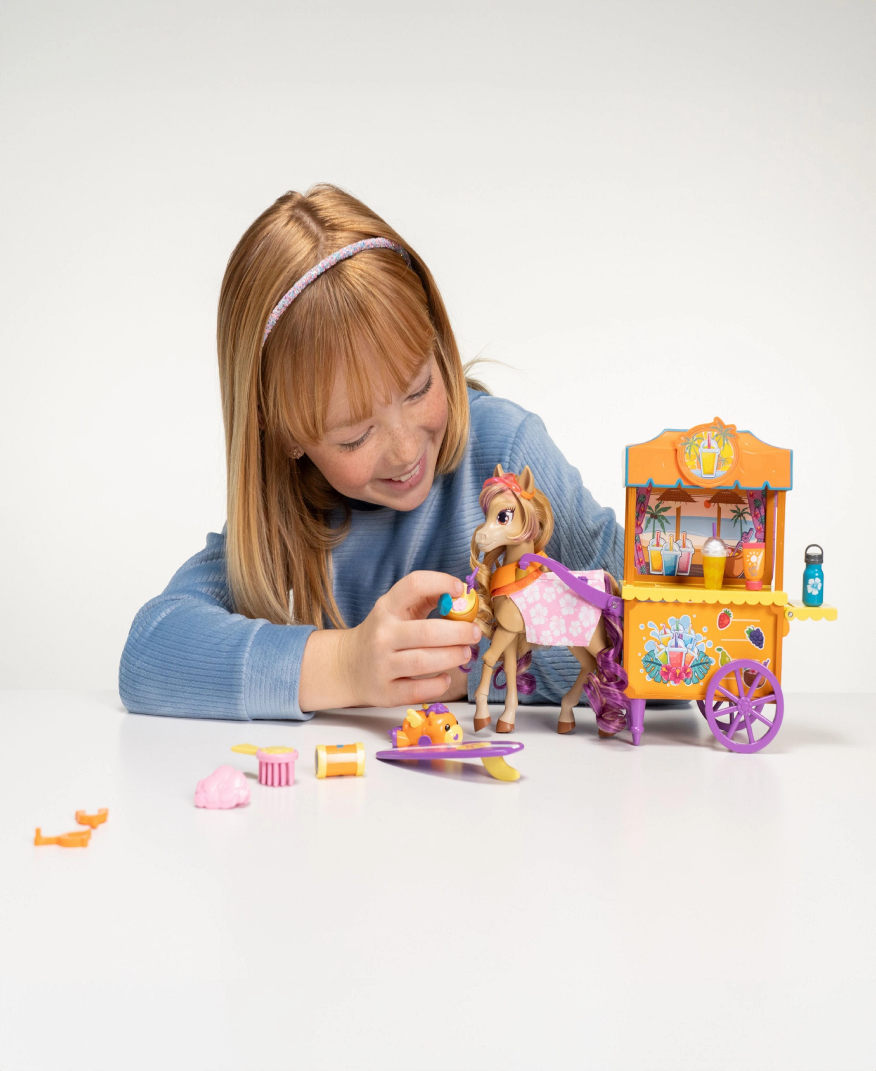 Wild Manes Beach Shack Playset with Surf and Sip Accessories