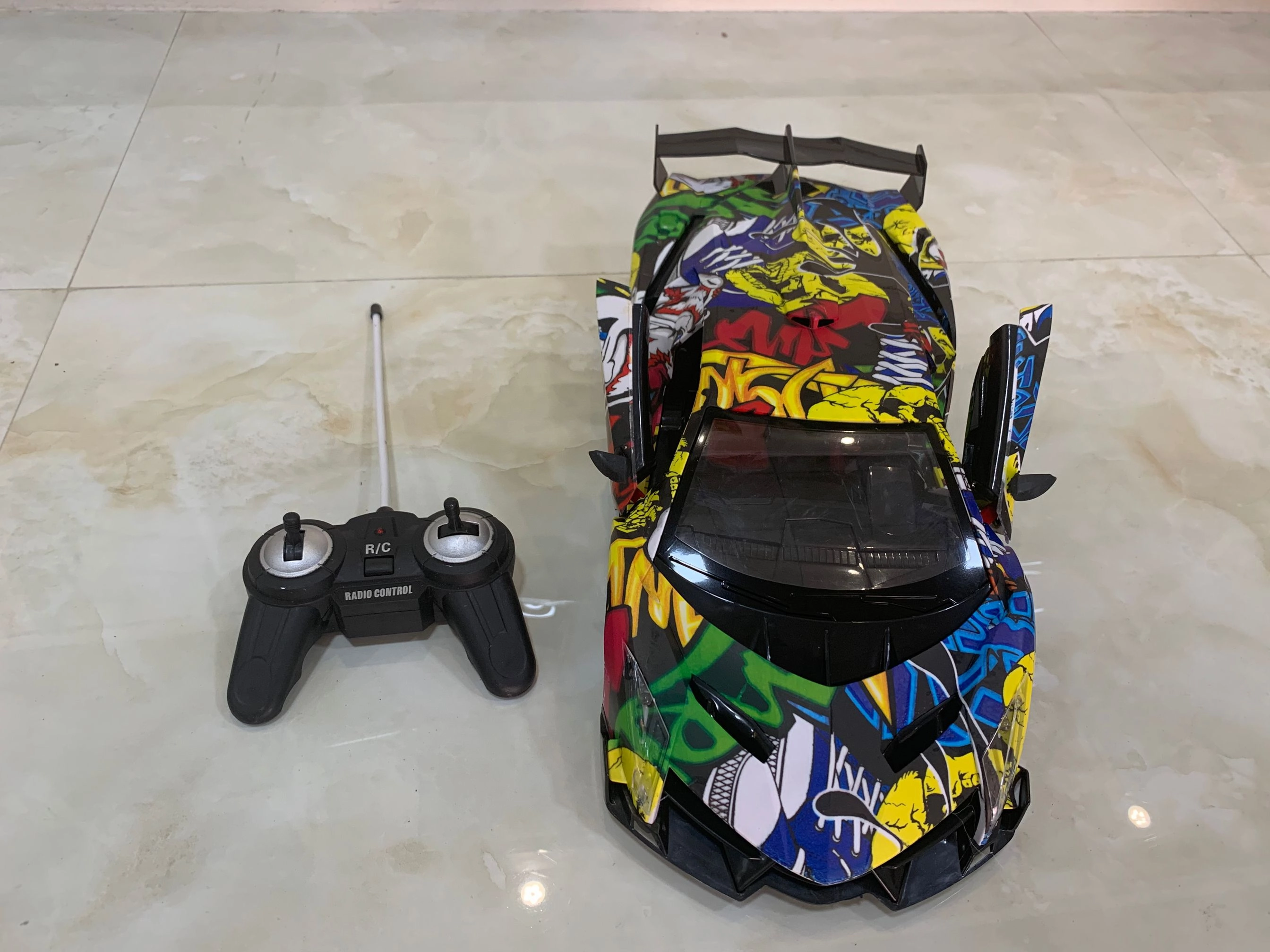 World Racing 1:10 Remote Control Lamborghini Graffiti Racing Car